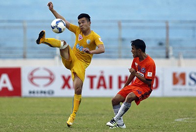 Thắng FLC Thanh Hóa, SHB Đà Nẵng hãnh tiến ngôi nhì