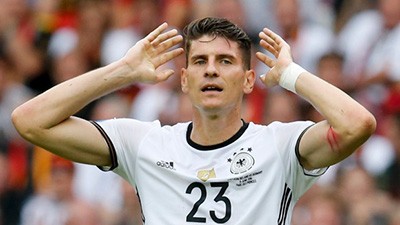 Tiền đạo Đức Mario Gomez sớm chia tay Euro 2016 vì chấn thương