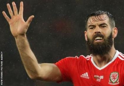 Xứ Wales vào bán kết, Joe Ledley hoãn cưới