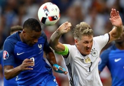'Tội đồ' Schweinsteiger xem xét việc chia tay đội tuyển