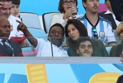Huyền thoại Pele cưới vợ nhỏ hơn mình… 25 tuổi