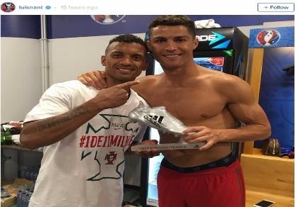 Nani sung sướng vì được Ronaldo tặng giày bạc
