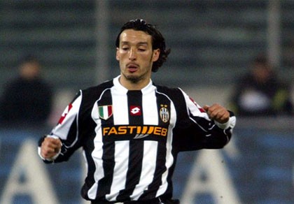 Zambrotta khuyên 'lão bà' nên bán Pogba cho MU