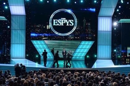 Giành được cúp Euro, Ronaldo 'phớt lờ' giải ESPYS