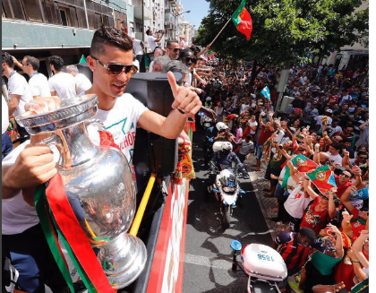 Choáng váng với dàn siêu xe của Cristiano Ronaldo