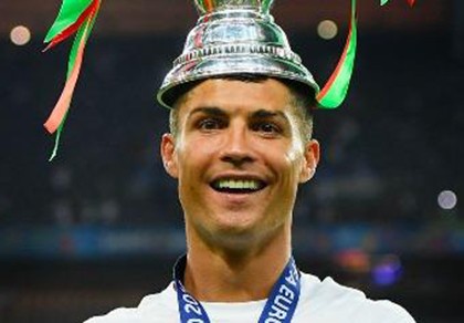 Ronaldo lại xuất hiện và 'ghi bàn'