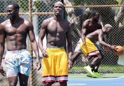 Tương lai bất định, Paul Pogba chơi... bóng rổ giải sầu