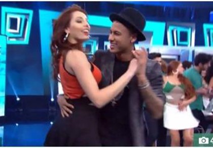 Không đá bóng, Neymar đi thi... nhảy