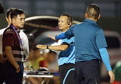 Vòng 17 Vleague: Cần Thơ bại trận, khán giả 'dậy sóng'