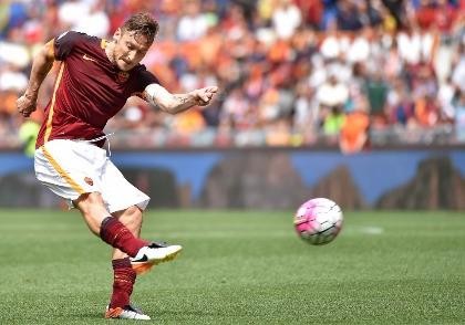 Francesco Totti: Gonzalo Higuain là kẻ hám tiền