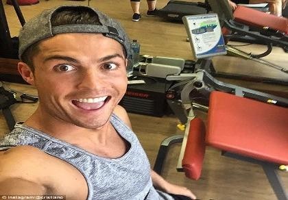 Cristiano Ronaldo chăm chỉ tập luyện mong sớm phục hồi chấn thương