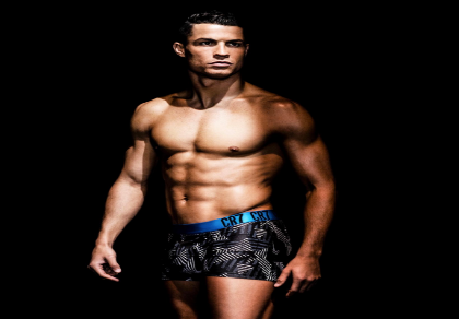 Ronaldo khoe thân hình “vạn người mê” trong BST đồ lót mới