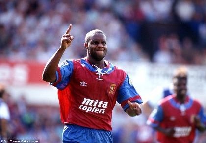 Nóng: Cựu cầu thủ Aston Villa bị cảnh sát bắn chết