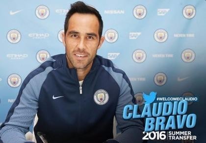 Claudio Bravo chính thức về Man City, Joe Hart 'hết đường sống'