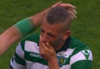 Islam Slimani đến Leicester City trong nước mắt