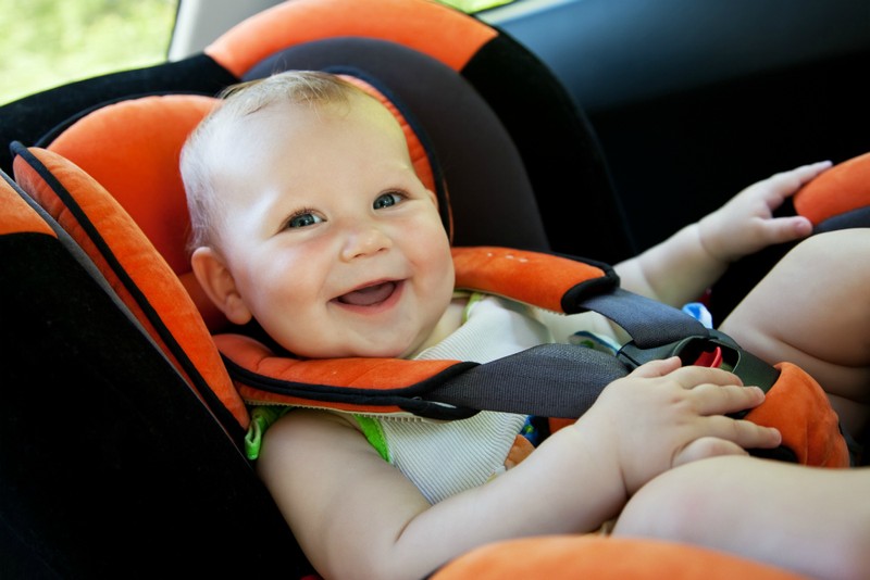 An toàn cho trẻ nhỏ khi đi ô tô