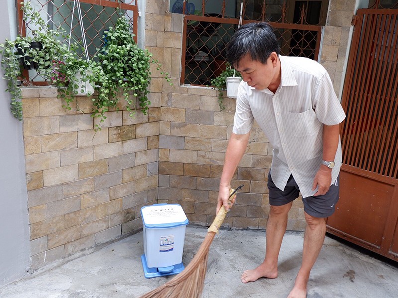 Từ 24-11, người dân phải phân loại rác trước khi vứt - ảnh 1