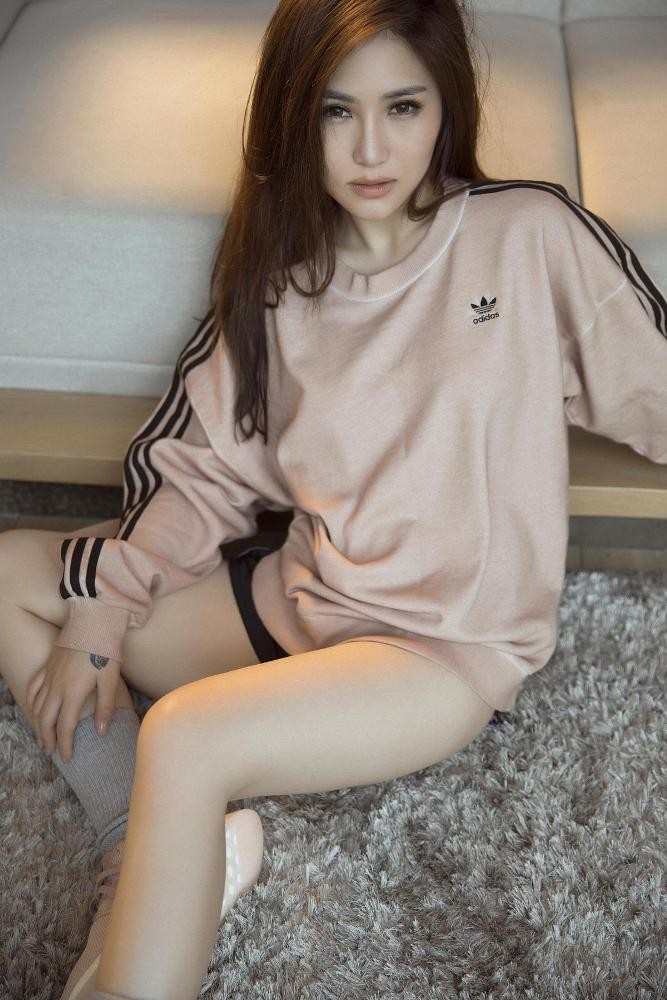 'Em gái mưa' Hương Tràm tung ảnh nóng bỏng tuổi 23 - ảnh 5