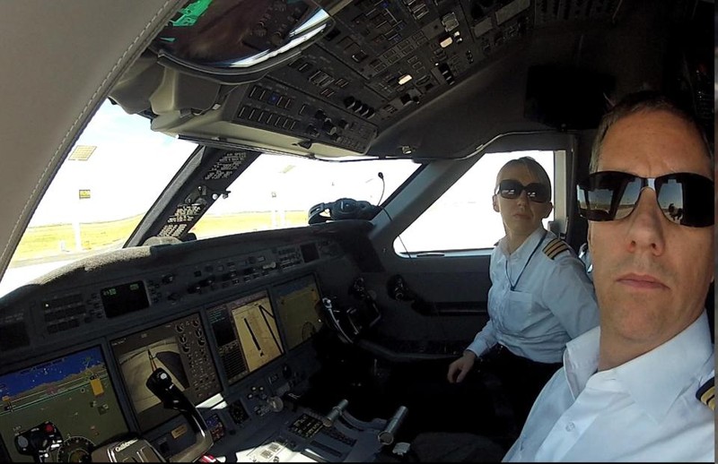 Tỉ phú Vichai, á hậu Thái Lan và các phi công đã thiệt mạng - 1