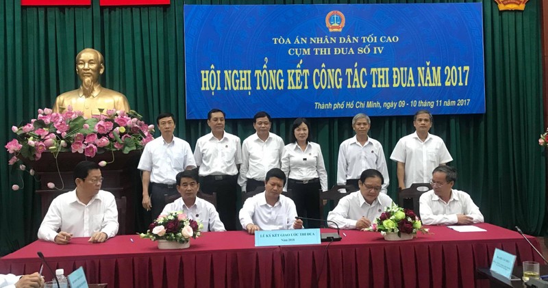 TAND TP.HCM nhận bằng khen của chánh án TAND Tối cao - ảnh 1