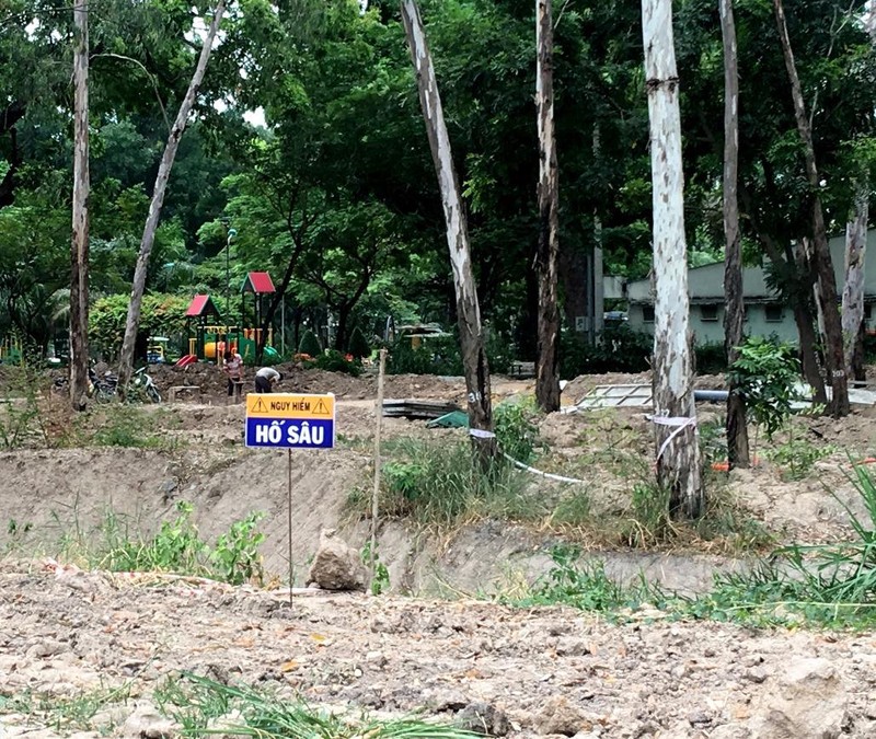 Hố sâu Công viên Gia Định đã được rào chắn - ảnh 5