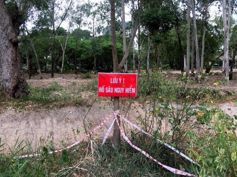 Hố sâu Công viên Gia Định đã được rào chắn - ảnh 4
