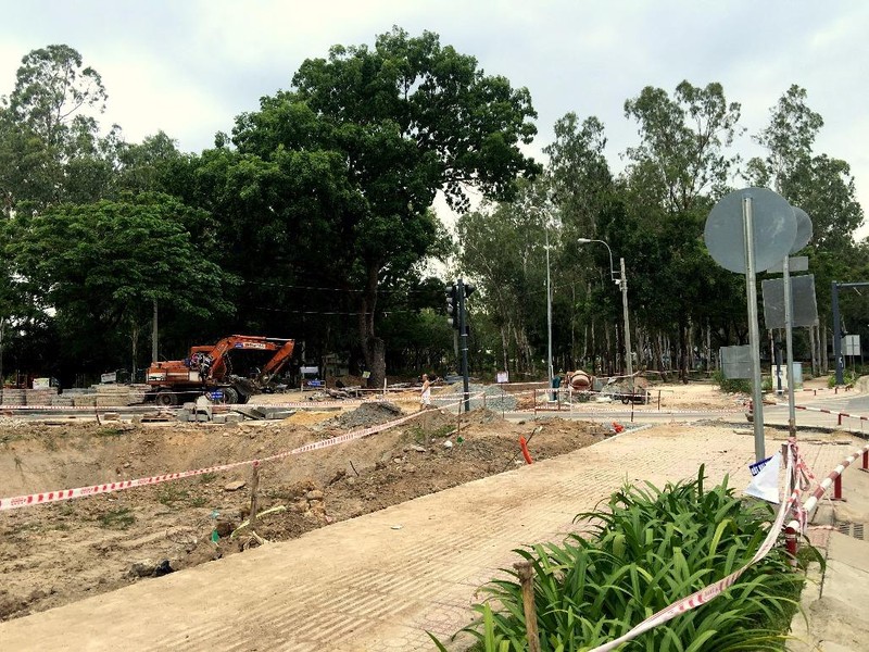 Hố sâu Công viên Gia Định đã được rào chắn - ảnh 1