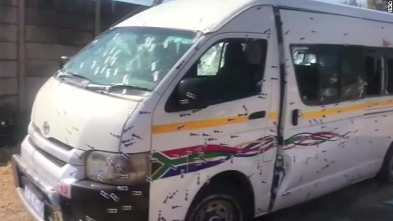 Äi ÄÃ¡m tang Äá»ng nghiá»p, 11 tÃ i xáº¿ taxi Nam Phi bá» báº¯n cháº¿t - áº£nh 1
