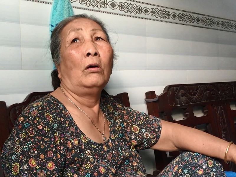 Chồng bất lực chạy trên mái tôn cứu 3 mẹ con khi cháy - ảnh 2