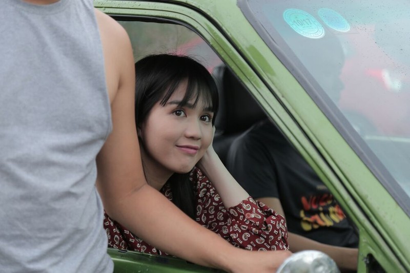 Ngọc Trinh tiếp tục làm gái quê sau Vòng eo 56