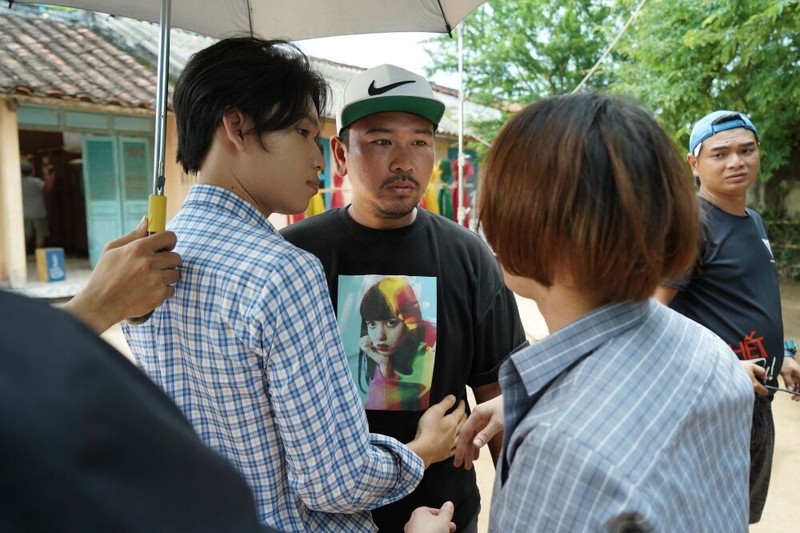 Ngọc Trinh tiếp tục làm gái quê sau Vòng eo 56 - 2