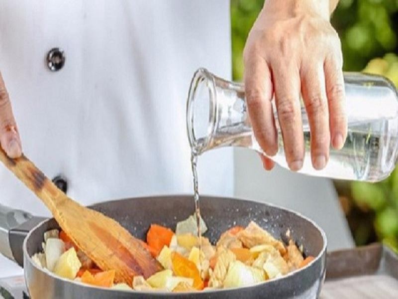 5 mẹo chữa mặn mà không cần dùng mì chính - ảnh 1