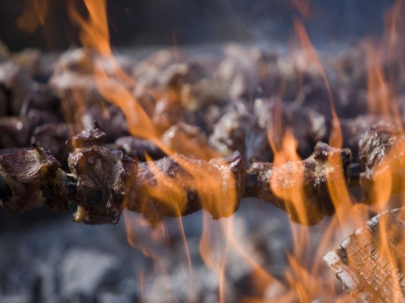 Những sai lầm cần biết để tránh khi ăn đồ nướng - ảnh 1