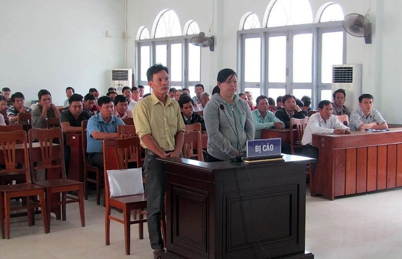 Phạt tù chủ tịch xã trong vụ tráo máy phát cho dân nghèo - ảnh 1