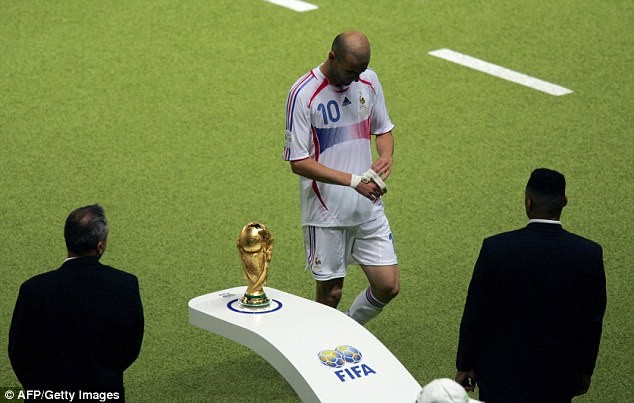 Ký ức World Cup: Cú 'thiết đầu công' vỡ tan giấc mộng vàng - ảnh 8