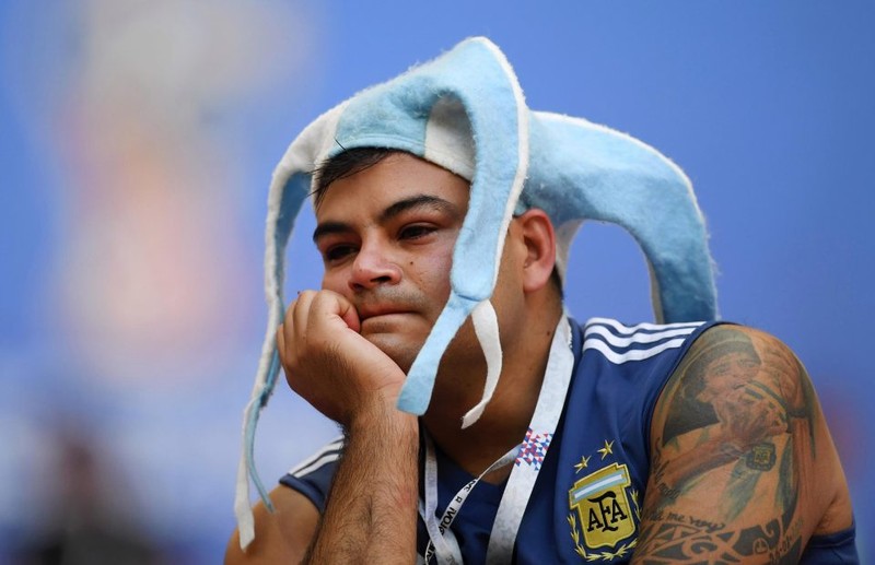 Fan khóc hết nước mắt vì Argentina và Messi chia tay World Cup - ảnh 10