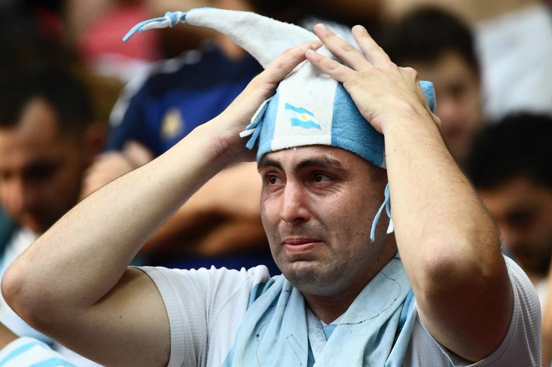 Fan khóc hết nước mắt vì Argentina và Messi chia tay World Cup - ảnh 13