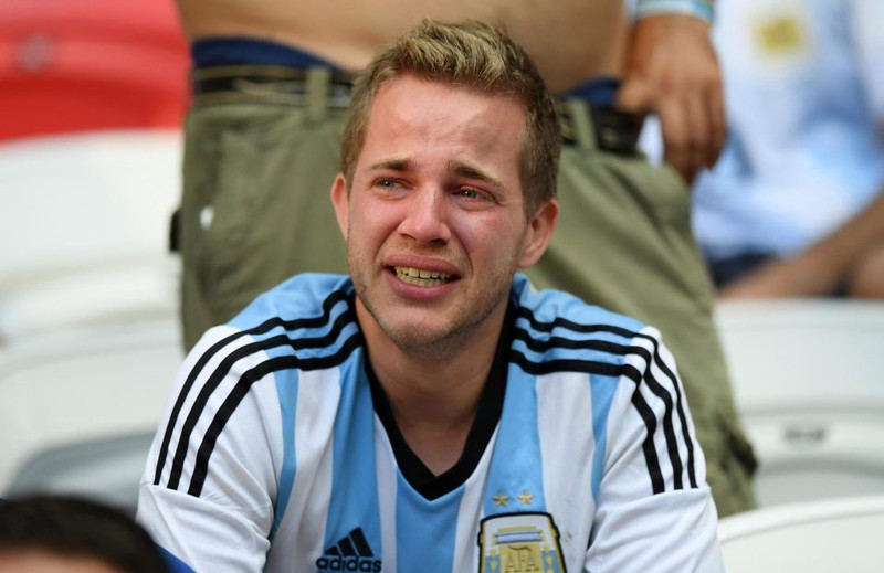 Fan khóc hết nước mắt vì Argentina và Messi chia tay World Cup - ảnh 2