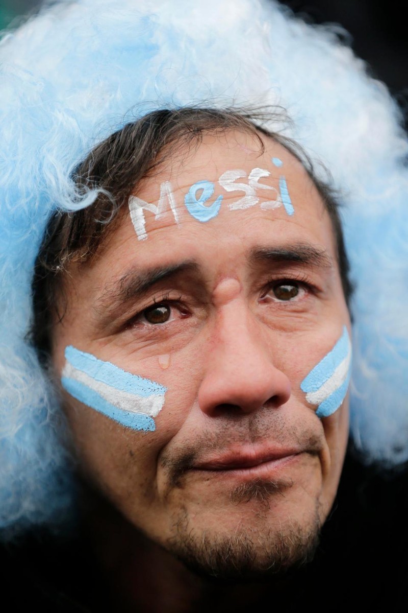 Fan khóc hết nước mắt vì Argentina và Messi chia tay World Cup - ảnh 3