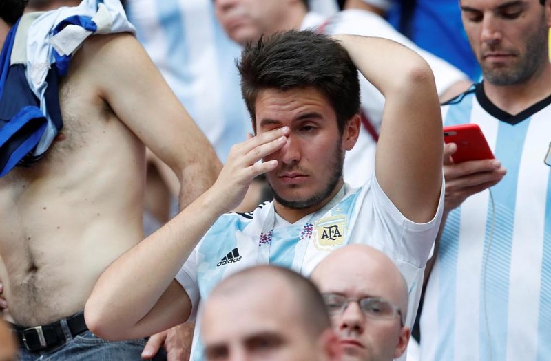 Fan khóc hết nước mắt vì Argentina và Messi chia tay World Cup - ảnh 8