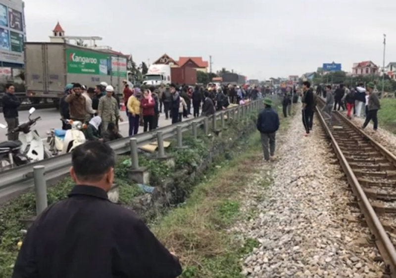 Xe tải đâm vào đoàn đi viếng mộ, 9 người chết - 3