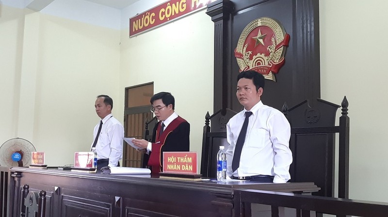 Bắt giam bị cáo ngay tại tòa vụ 'cướp xuyên không' - ảnh 2