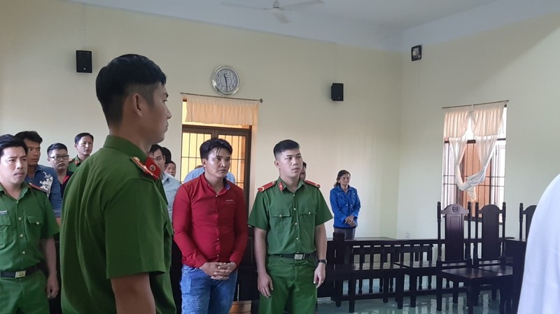 Bắt giam bị cáo ngay tại tòa vụ 'cướp xuyên không' - ảnh 3