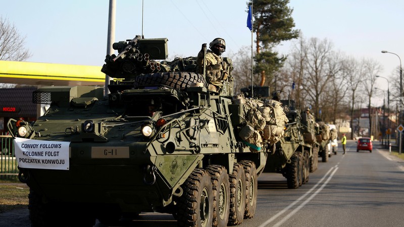 Lính Mỹ trên đường di chuyển về một căn cứ quân sự ở Wesola gần thủ đô Warsaw (Ba Lan) ngày 28-3-2017. Ảnh: REUTERS