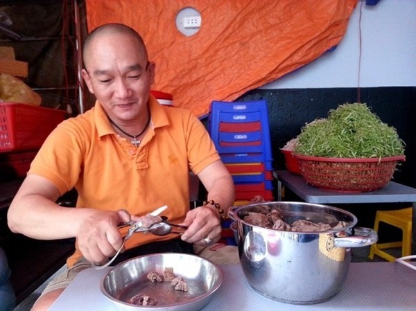 Phường trả lại bảng “nội quy lạ” cho quán bún bò gân - ảnh 1