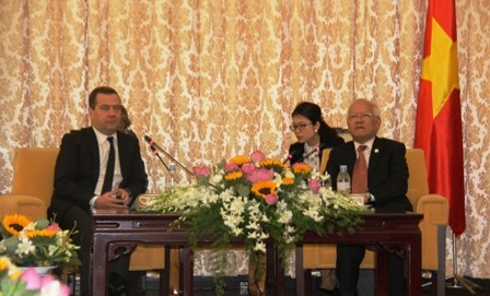 Chủ tịch UBND TPHCM Lê Hoàng Quân tiếp đón Thủ tướng Nga Dmitry Medvedev.