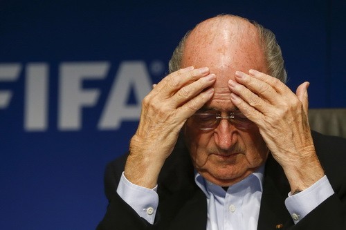 Chủ tịch FIFA Sepp Blatter đau đầu vì 'lỡ' trao quyền đăng cai World Cup cho Qatar Chủ tịch FIFA Sepp Blatter đau đầu vì lỡ trao quyền đăng cai World Cup cho Qatar