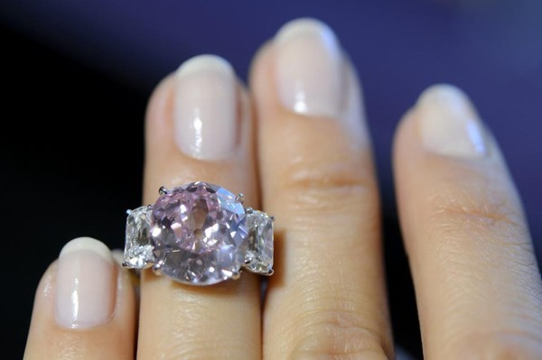 Cận cảnh viên đá ruby 'sang chảnh' có giá hơn 668 tỷ đồng - ảnh 2
