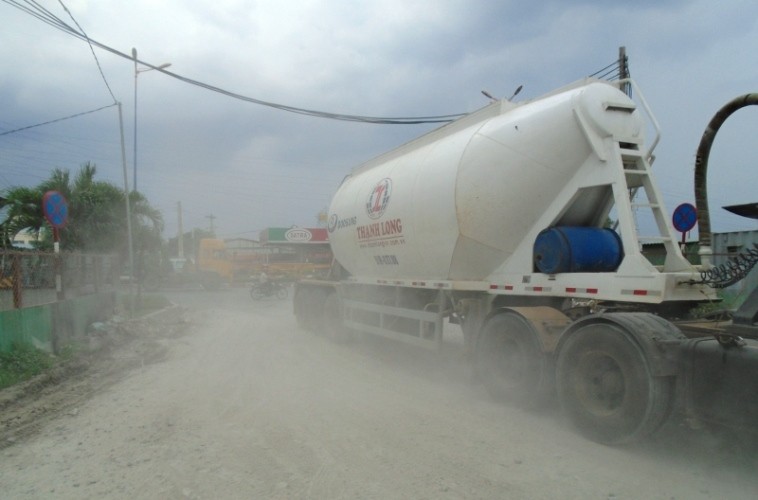 Ngộp thở vì khói bụi ô nhiễm tại xa lộ Hà Nội - ảnh 12