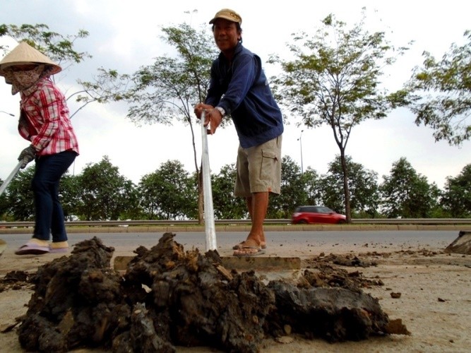 Ngộp thở vì khói bụi ô nhiễm tại xa lộ Hà Nội - ảnh 8